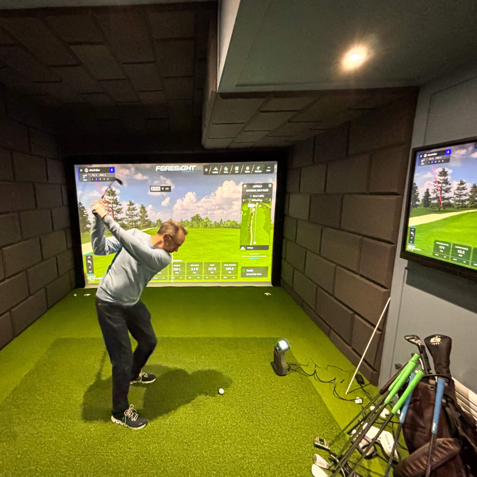 The Evolution of Golf Technology: From Traditional Clubs to Virtual Simulators